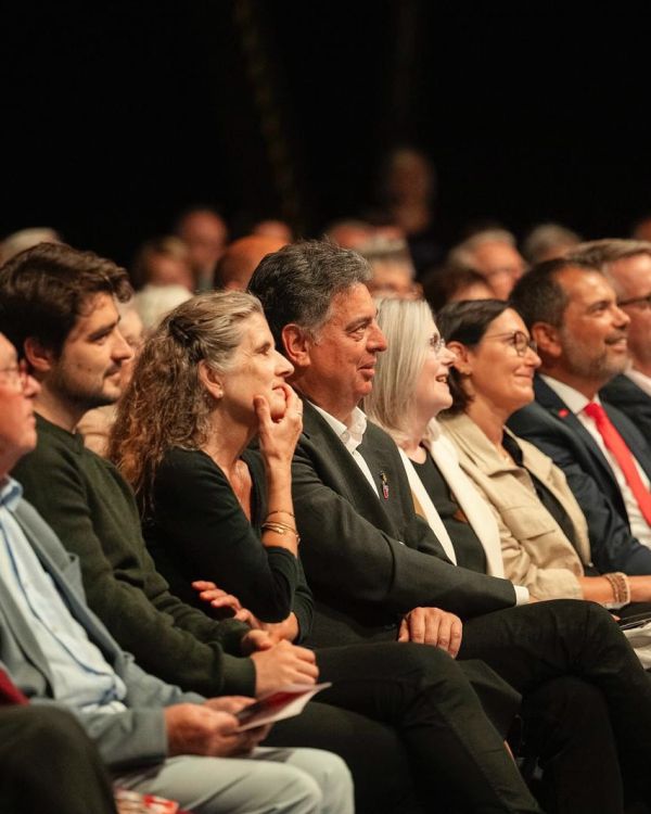 Instagram: Ehre für das Ehrenamt!🤝 Heute fand beim Comedy Arts Festival in der ENNI-Eventhalle das Ehrenamtsforum der Sparkasse am...